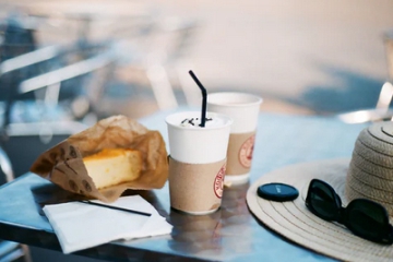 Pros and cons of disposable cups, paper versus plastic